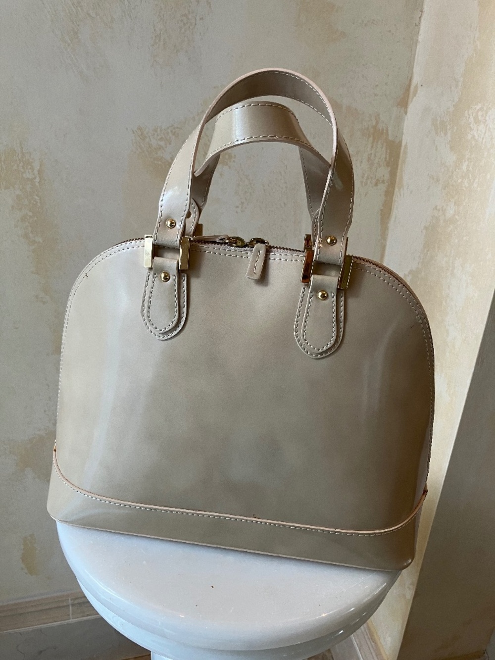 NWOT - ALBERTA Di CANIO GENUINE PATENT LEATHER ITALIAN TAN HANDBAG
